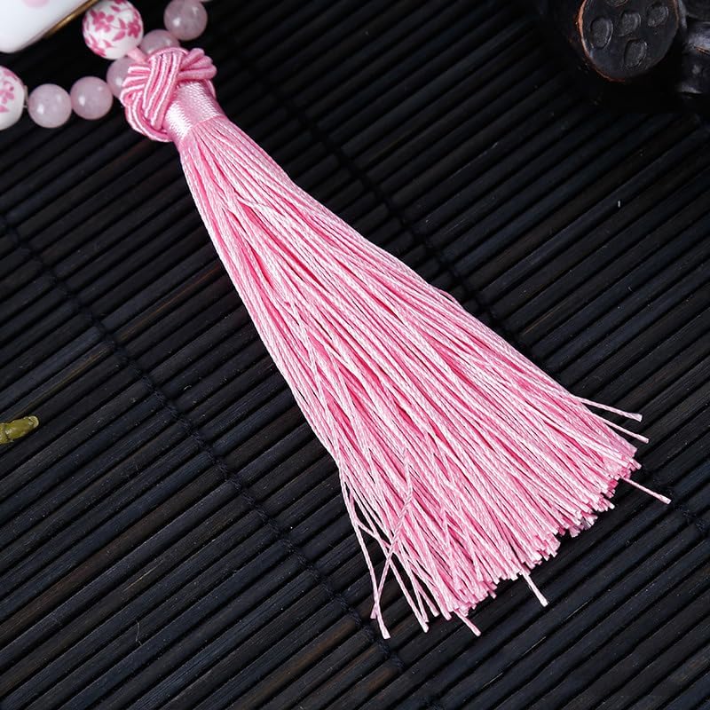 1Pcs Playful Lucky Cat Car Charm Adorable Beaded Ornament with Tassel