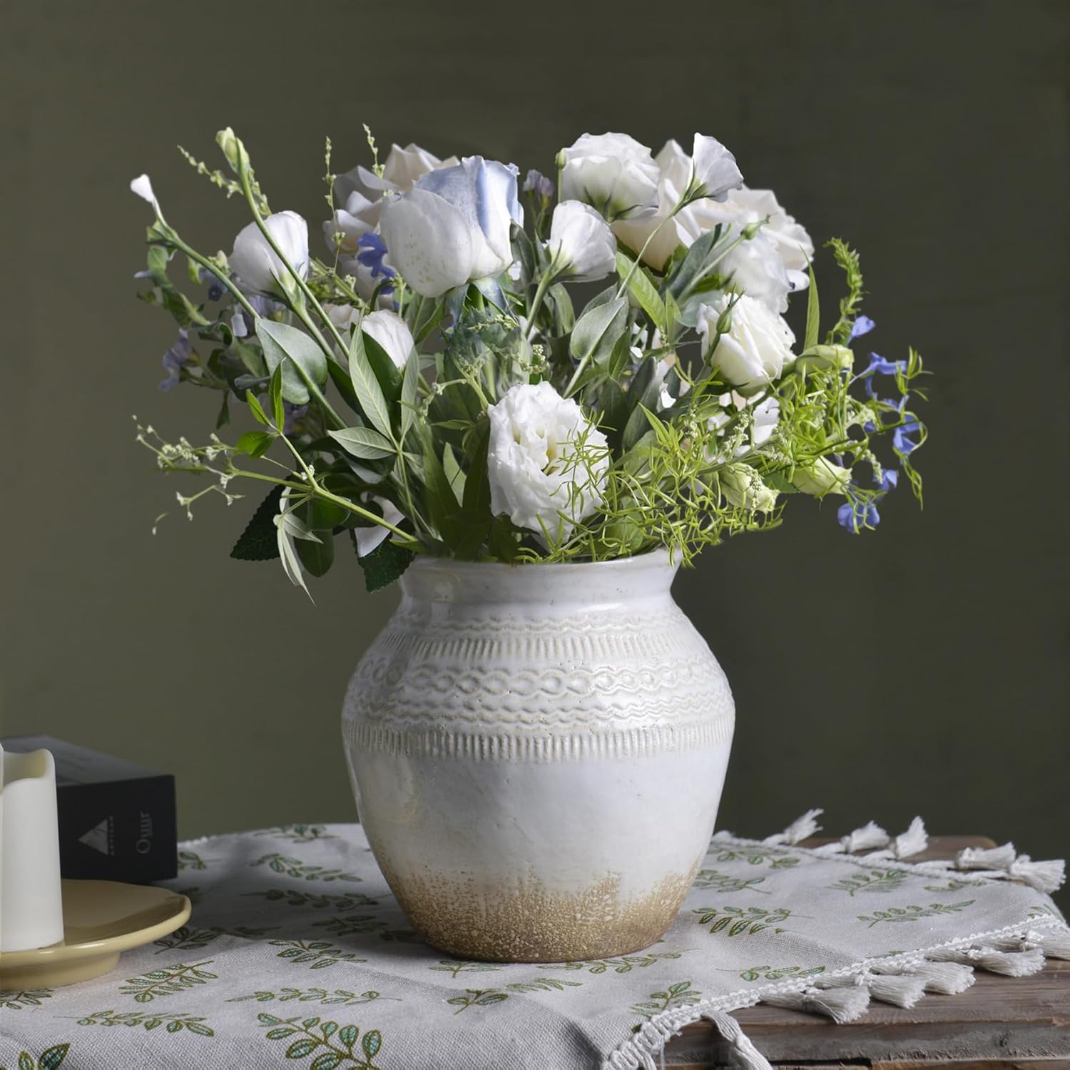 Quoowiit Farmhouse Vase with Distressed Finish