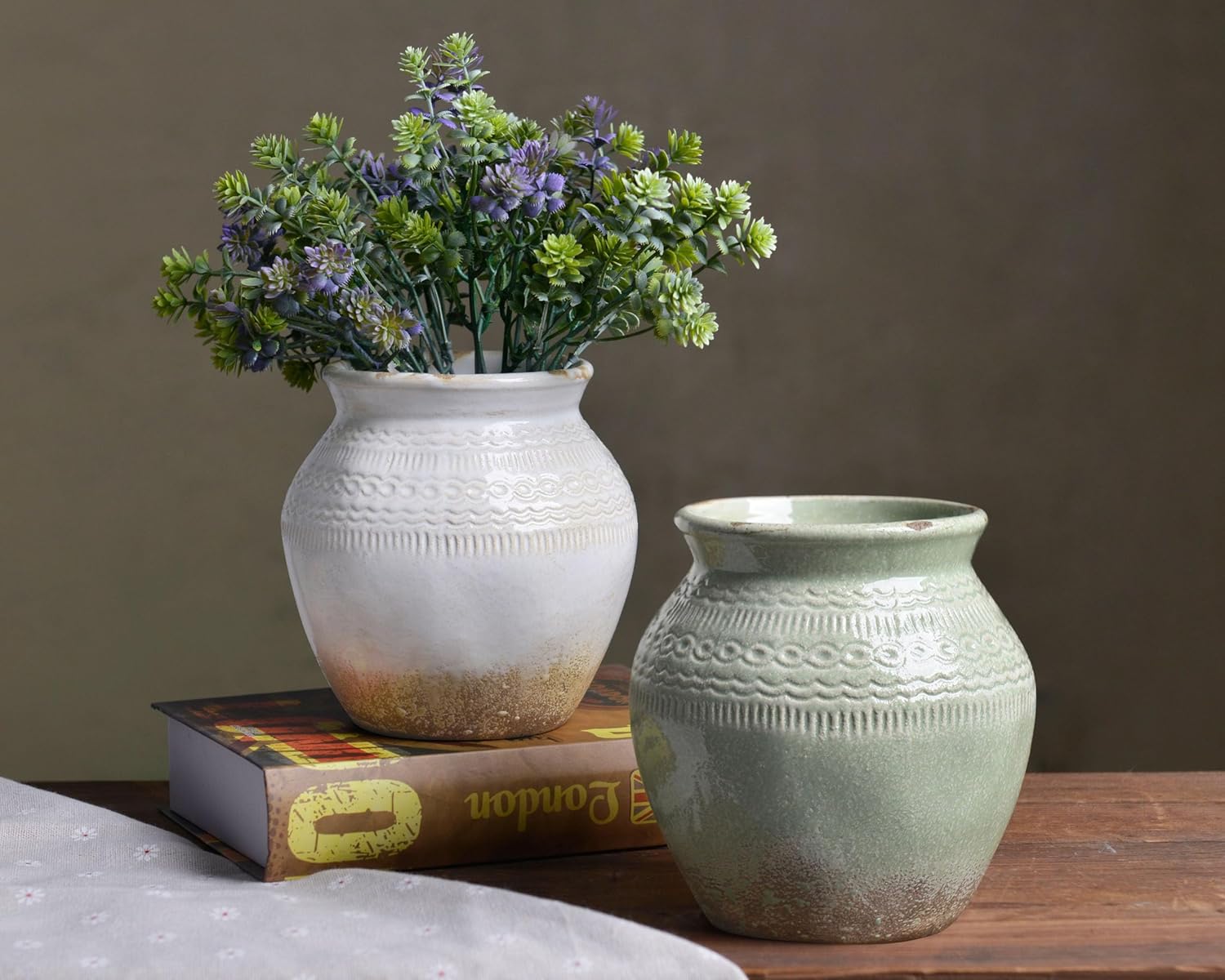 Quoowiit Farmhouse Vase with Distressed Finish